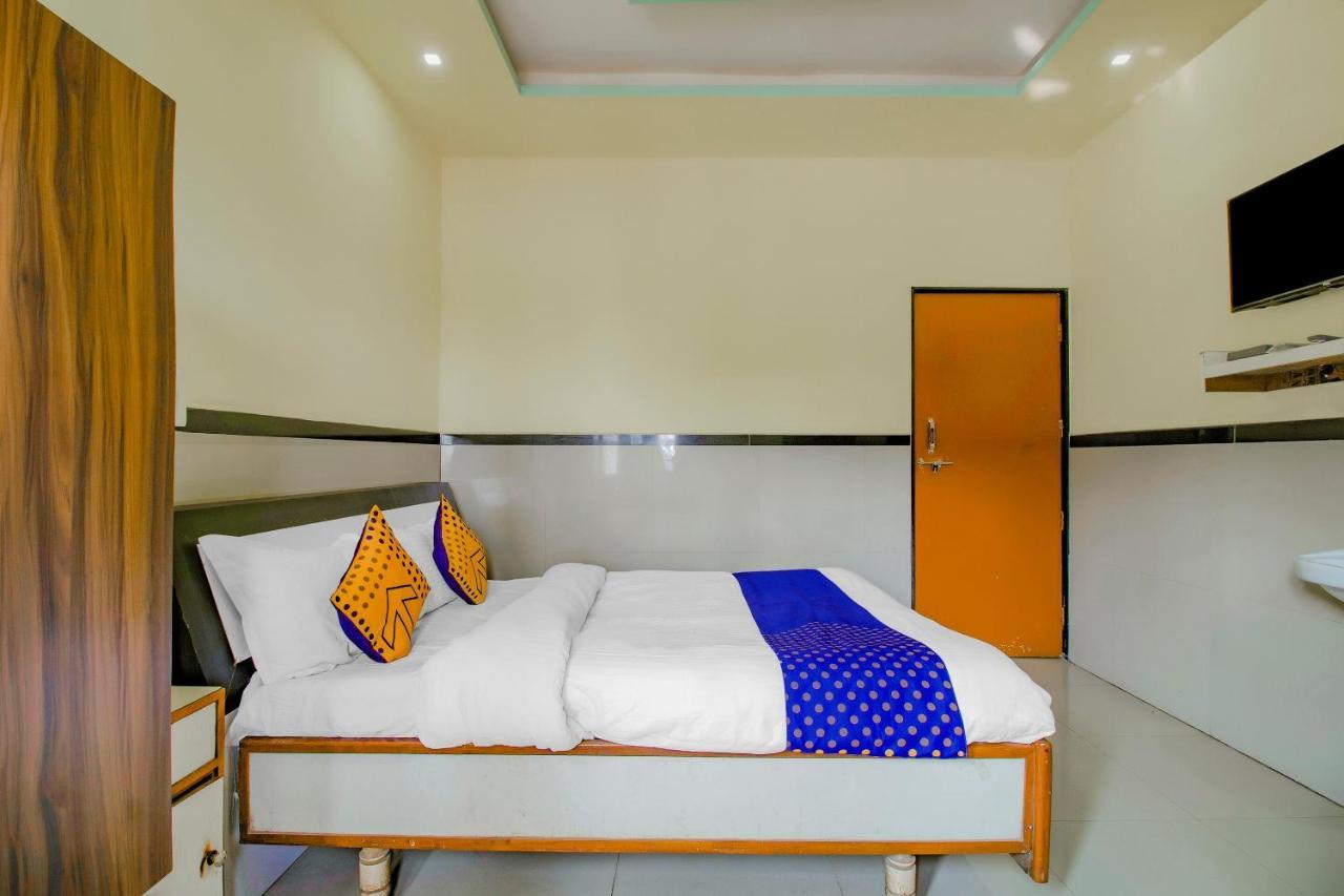 Spot On Indirasagar Executive Hotel Colhapur Exterior foto