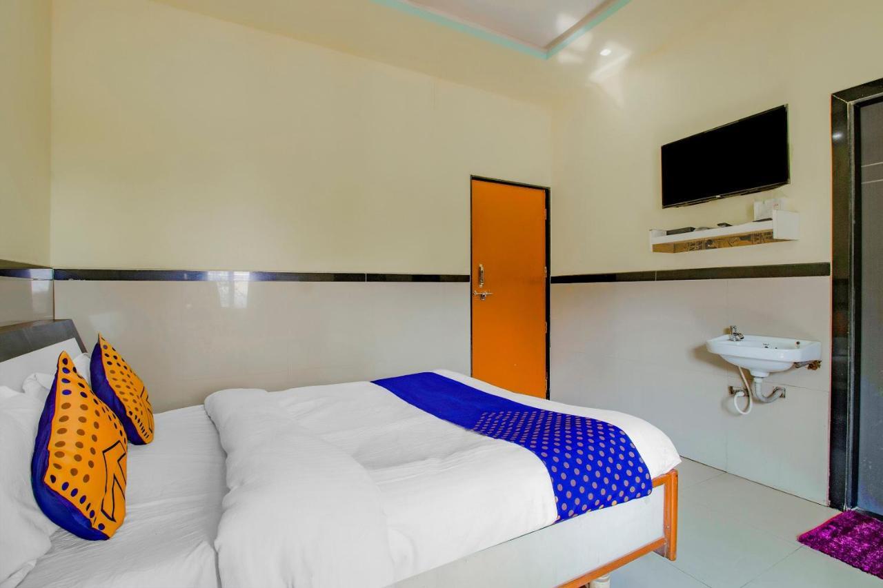 Spot On Indirasagar Executive Hotel Colhapur Exterior foto