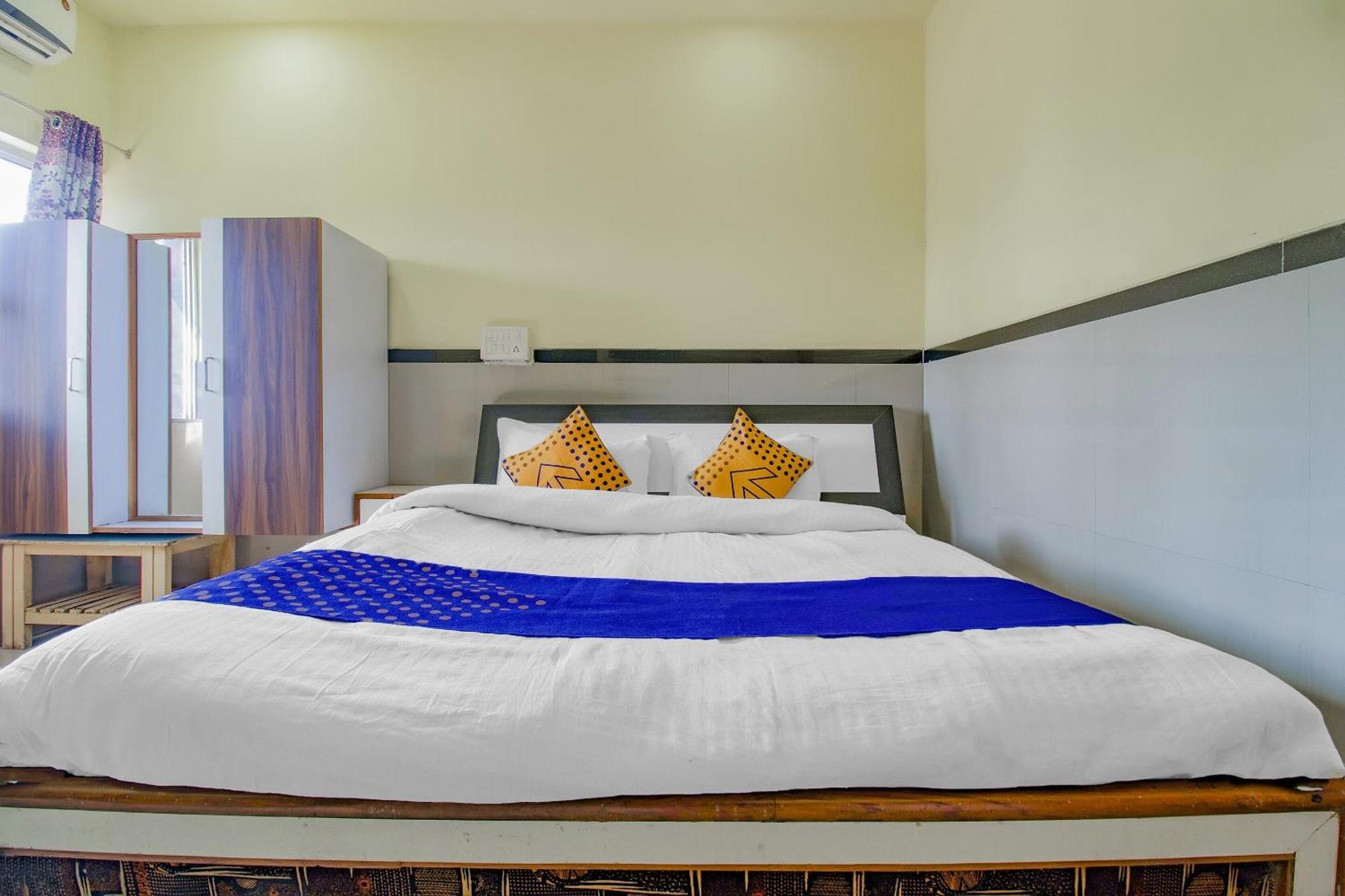 Spot On Indirasagar Executive Hotel Colhapur Exterior foto