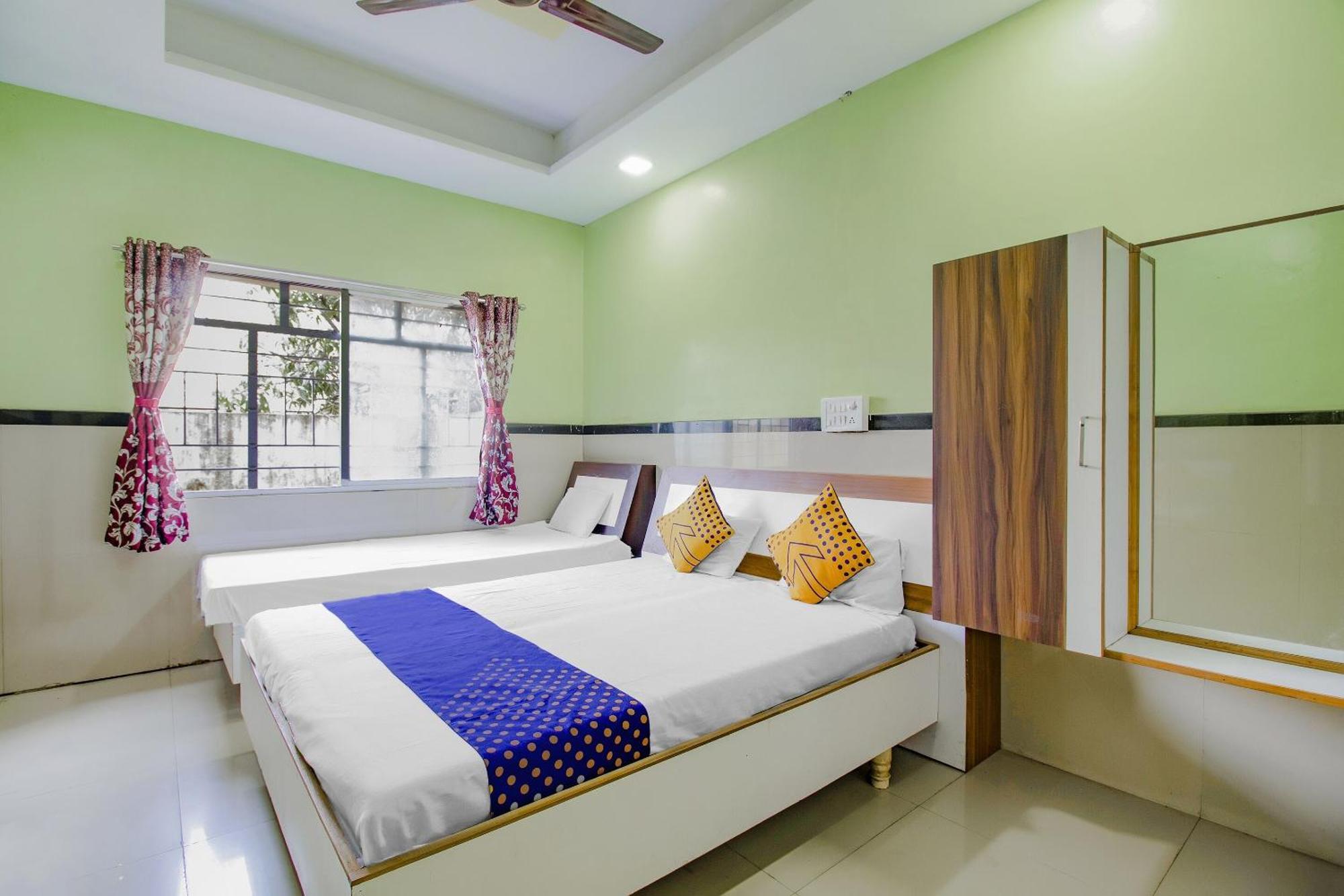 Spot On Indirasagar Executive Hotel Colhapur Exterior foto