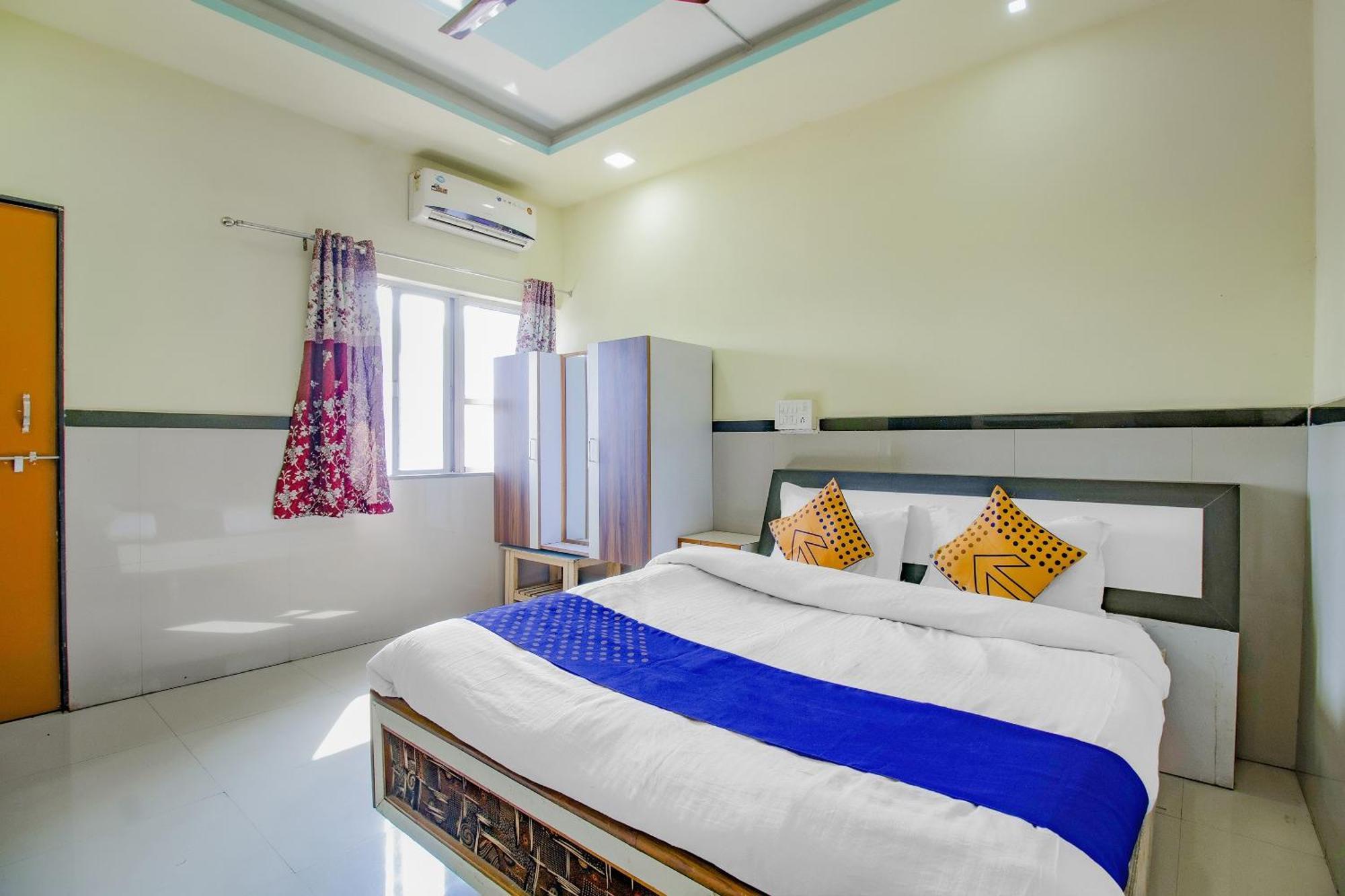 Spot On Indirasagar Executive Hotel Colhapur Exterior foto