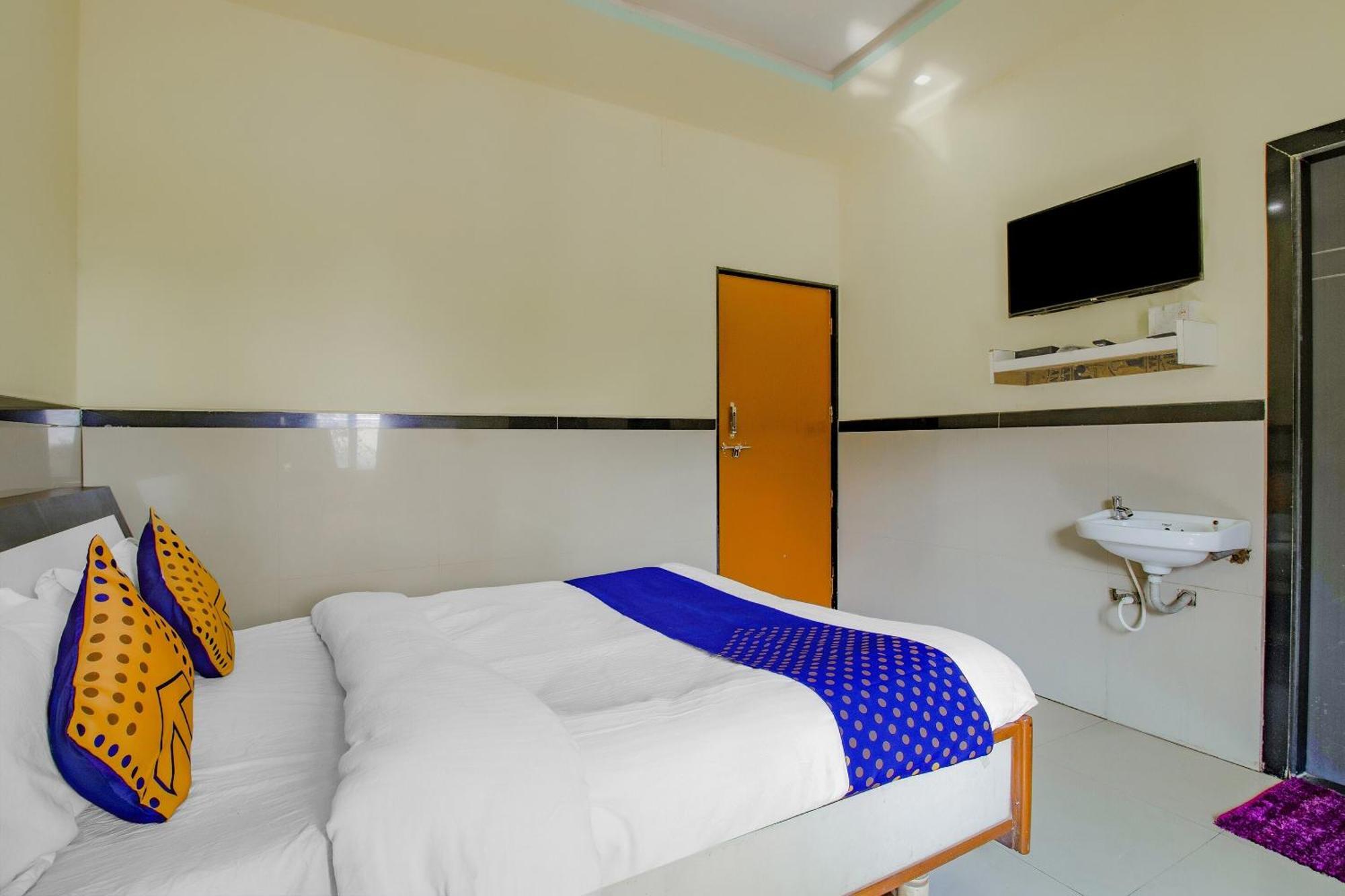 Spot On Indirasagar Executive Hotel Colhapur Exterior foto