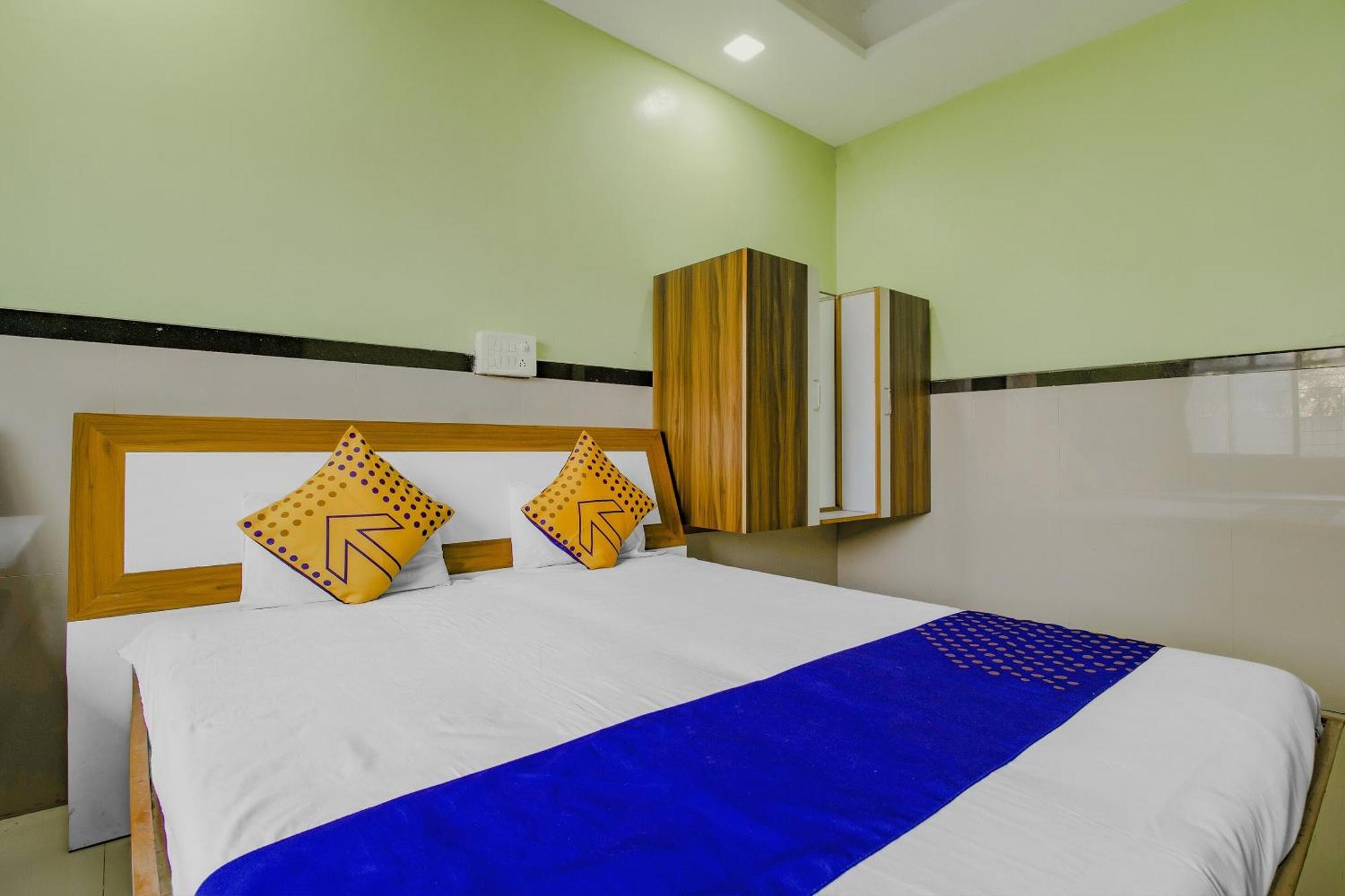 Spot On Indirasagar Executive Hotel Colhapur Exterior foto