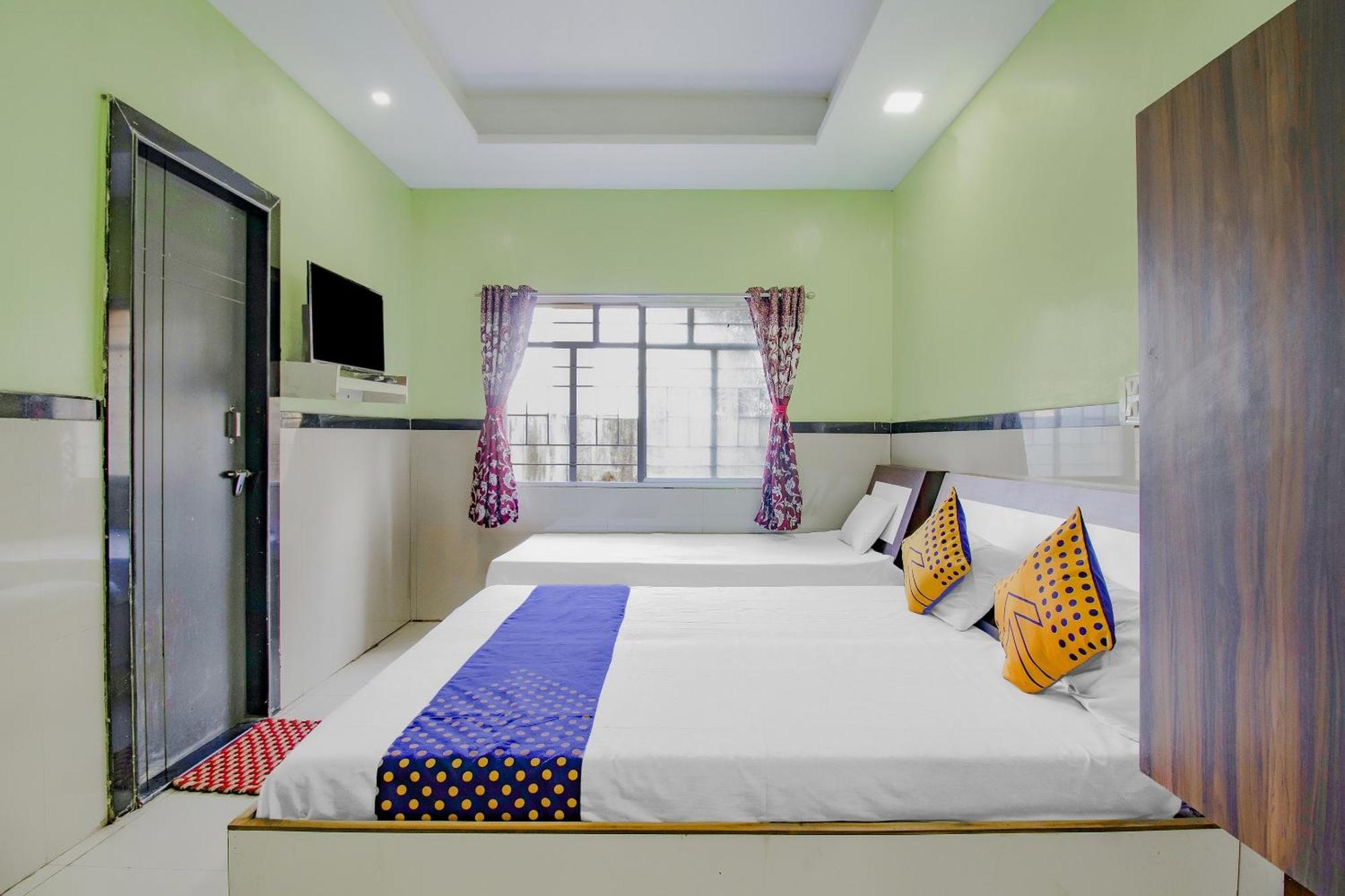 Spot On Indirasagar Executive Hotel Colhapur Exterior foto