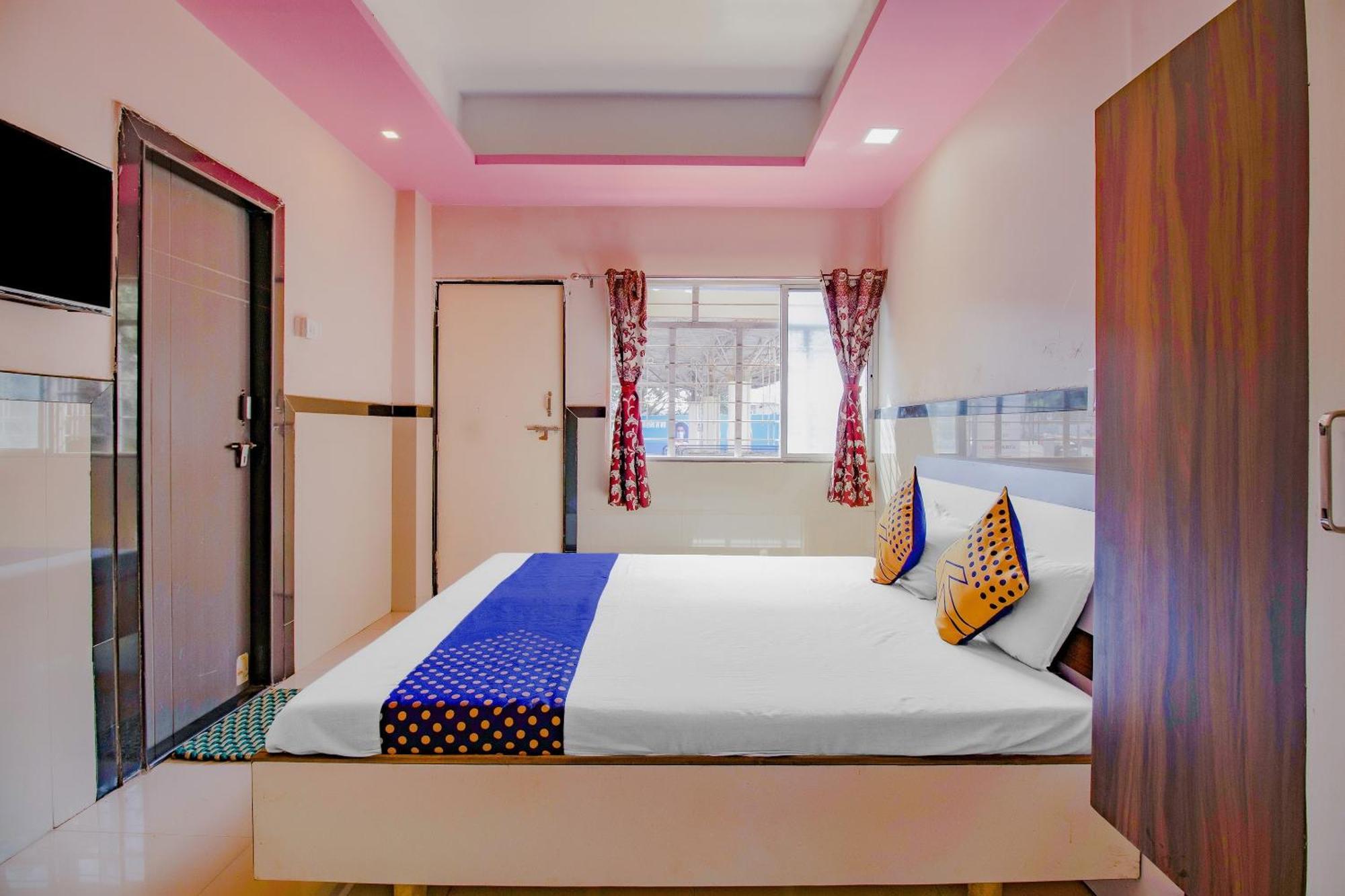Spot On Indirasagar Executive Hotel Colhapur Exterior foto